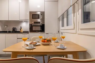 Una cocina o zona de cocina en Vibrant 2-Bed Apartment for 3 in La Latina
