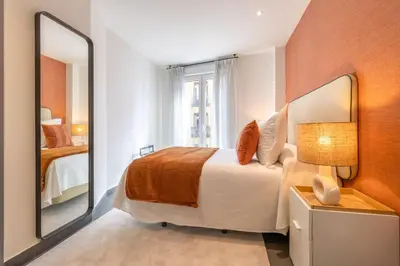 Cama o camas de una habitación en Vibrant 2-Bed Apartment for 3 in La Latina