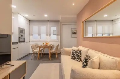 Una cocina o zona de cocina en Vibrant 2-Bed Apartment for 3 in La Latina