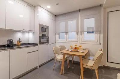 Una cocina o zona de cocina en Vibrant 2-Bed Apartment for 3 in La Latina