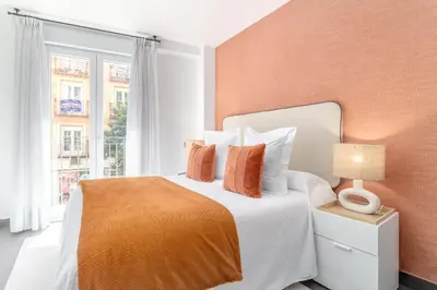 Cama o camas de una habitación en Vibrant 2BR Apartment in La Latina