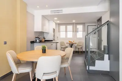 Una cocina o zona de cocina en Amazing new duplex for 4