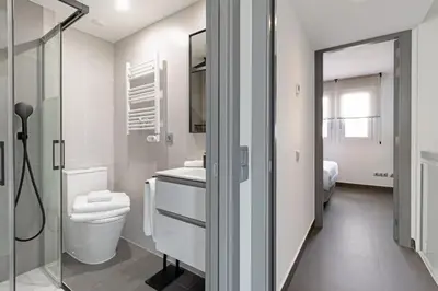 Un baño de Amazing new duplex for 4
