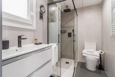 Un baño de Spectacular Duplex Penthouse in La Latina Madrid