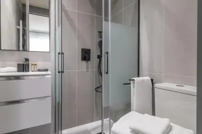 Un baño de Cozy 2-Bed Apartment in La Latina Madrid