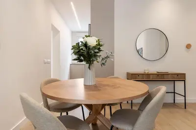 Plano de Cozy 2-Bed Apartment for 4 in Central Madrid