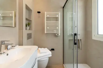 Un baño de Cozy 2-Bed Apartment for 4 in Central Madrid