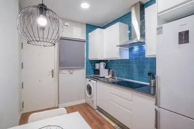 Una cocina o zona de cocina en Cozy apartment-1Bedroom 1Bathroom-Lavapiés