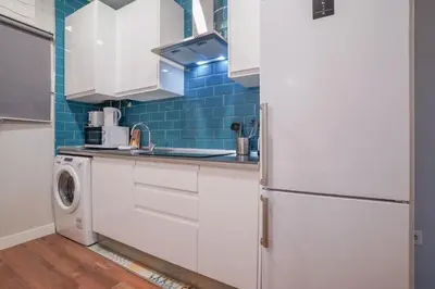 Una cocina o zona de cocina en Cozy apartment-1Bedroom 1Bathroom-Lavapiés
