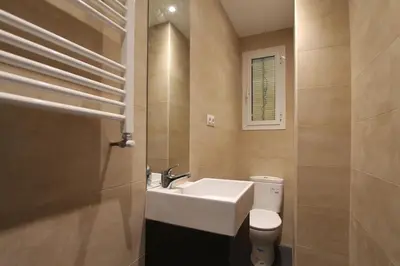 Un baño de Apartamentos Dali Madrid