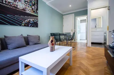 Una cocina o zona de cocina en Apartamentos Dali Madrid