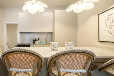 Plano de Chic Bright renovated 2BD2BTH apt - CHAMBERI