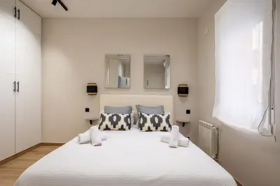 Cama o camas de una habitación en Chic Bright renovated 2BD2BTH apt - CHAMBERI