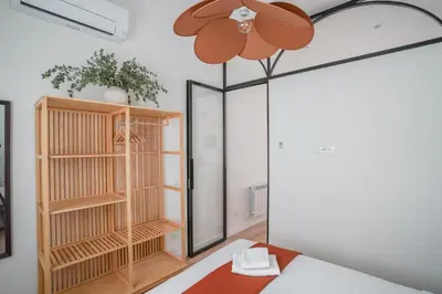 Cama o camas de una habitación en Amazing apartment-3Bedrooms 3Bathrooms-Lavapiés