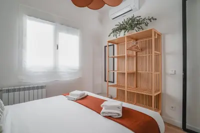 Cama o camas de una habitación en Amazing apartment-3Bedrooms 3Bathrooms-Lavapiés