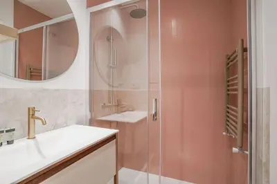 Un baño de Amazing apartment-3Bedrooms 3Bathrooms-Lavapiés