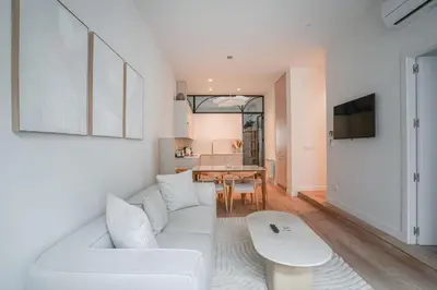Una televisión o centro de entretenimiento en Amazing apartment-3Bedrooms 3Bathrooms-Lavapiés