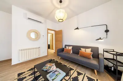 Zona de estar de Bright stylish 1BD apt with 3 balconies-Chamberí