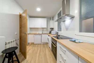 Una cocina o zona de cocina en Bright stylish 1BD apt with 3 balconies-Chamberí