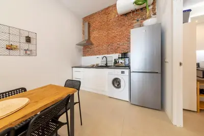 Una cocina o zona de cocina en Modern and Cozy - 2 Bedrooms 1 Bathroom - Lavapiés