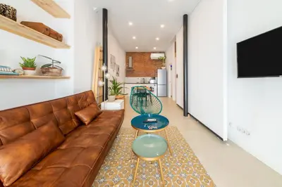 Una televisión o centro de entretenimiento en Modern and Cozy - 2 Bedrooms 1 Bathroom - Lavapiés