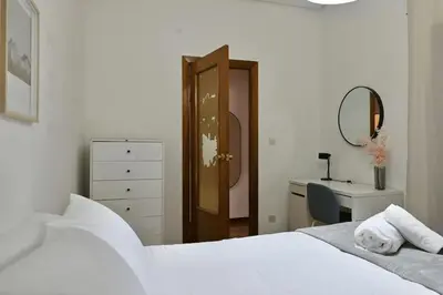 Cama o camas de una habitación en For You Rentals Encantador Apartamento TEMPORAL Madrid Centro VEL132