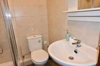 Un baño de For You Rentals Encantador Apartamento TEMPORAL Madrid Centro VEL132