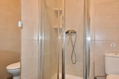 Un baño de For You Rentals Encantador Apartamento TEMPORAL Madrid Centro VEL132