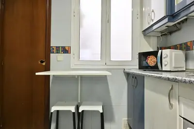 Una cocina o zona de cocina en For You Rentals Encantador Apartamento TEMPORAL Madrid Centro VEL132