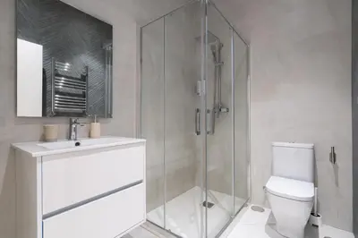 Un baño de Chueca Hortaleza 12Pax 5 Bedrooms 5 Baths