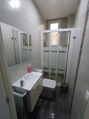 Un baño de room en madrid pacifico