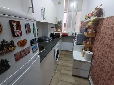 Una cocina o zona de cocina en room en madrid pacifico