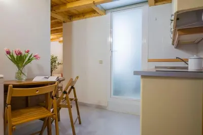 Una cocina o zona de cocina en Céntrico apto entre Sol y Gran vía