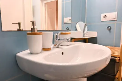 Un baño de For You Rentals Vive la vida madrileña en piso temporal 2 habitaciones CER832