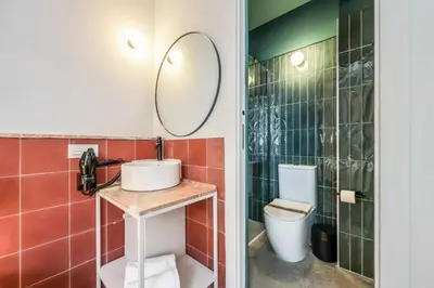 Un baño de Arteria Madrid Latina
