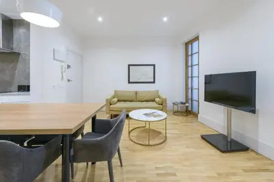 Una televisión o centro de entretenimiento en GuestReady - Madrid Urban Retreat