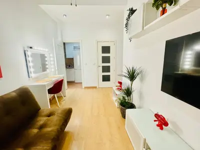 Una televisión o centro de entretenimiento en APARTAMENTO MUY CENTRICO - entre PALACIO REAL Y PLAZA MAYOR