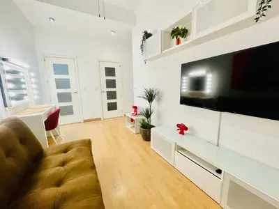Una televisión o centro de entretenimiento en APARTAMENTO MUY CENTRICO - entre PALACIO REAL Y PLAZA MAYOR