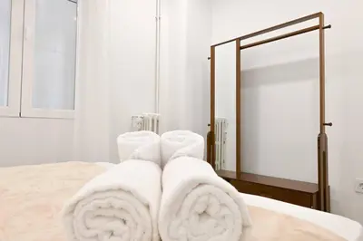 Cama o camas de una habitación en For You Rentals Amplia Casa temporal Madrid de 3 Dormitorios M VIL45