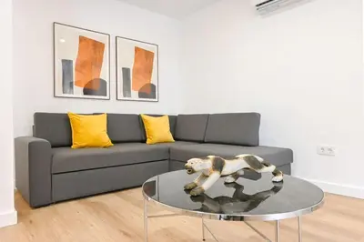 Zona de estar de For You Rentals Amplia Casa temporal Madrid de 3 Dormitorios M VIL45