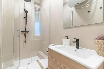 Un baño de Modern and cozy-1Bedroom 1Bathroom-Azca