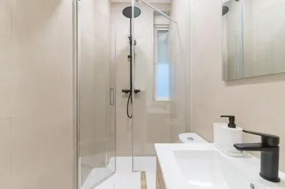 Un baño de Modern and cozy-1Bedroom 1Bathroom-Azca
