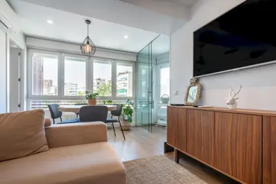 Una televisión o centro de entretenimiento en Modern and Bright - 1Bedroom 1Bathroom - Salamanca
