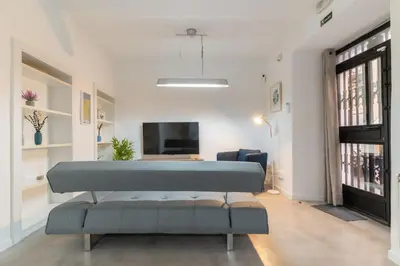 Una televisión o centro de entretenimiento en Cozy and Executive-2Bedrooms 1Bathroom-Las Letras