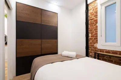 Cama o camas de una habitación en Stylish 1 bedroom apartment in Barrio Salamanca (Pardinas)