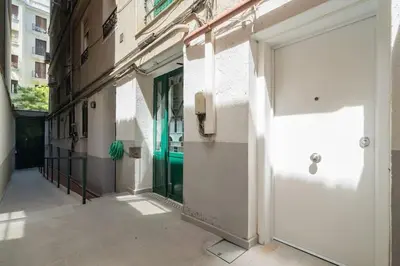 Plano de Stylish 1 bedroom apartment in Barrio Salamanca (Pardinas)