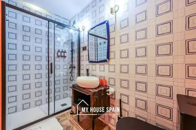 Un baño de MyHouseSpain - Moderno piso junto a Gran Vía