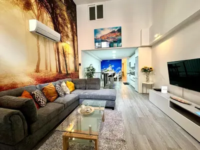 Una televisión o centro de entretenimiento en Ave María Five bedrooms Seasonal Living