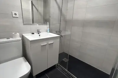 Un baño de Meta Habitat Ramon Lujan B
