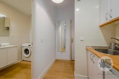 Una cocina o zona de cocina en Tu balcón en Madrid para 3, Carretas 25